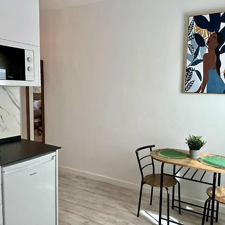 With Private Rooftop By Easytrip Apartment *